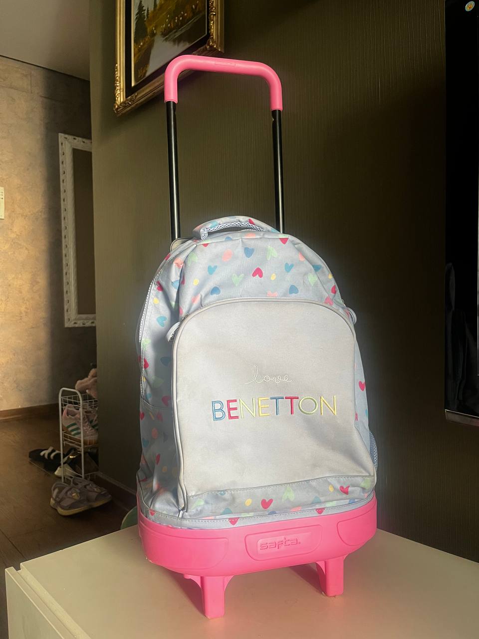 Продаю рюкзак на колесиках фирмы Benetton.