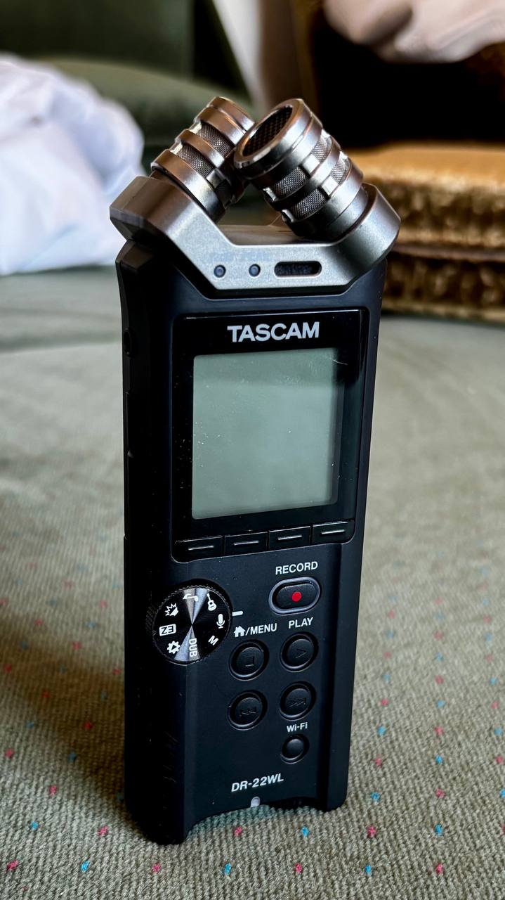 Портативный рекордер Tascam DR-22WL