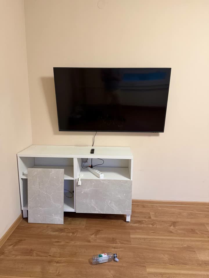 Продаю телевизор Samsung QE55Q60BAUXXH Smart TV 55" 4K Ultra HD DVB-T2 QLED (2022 год) + Кронштейн для тяжелых телевизоров