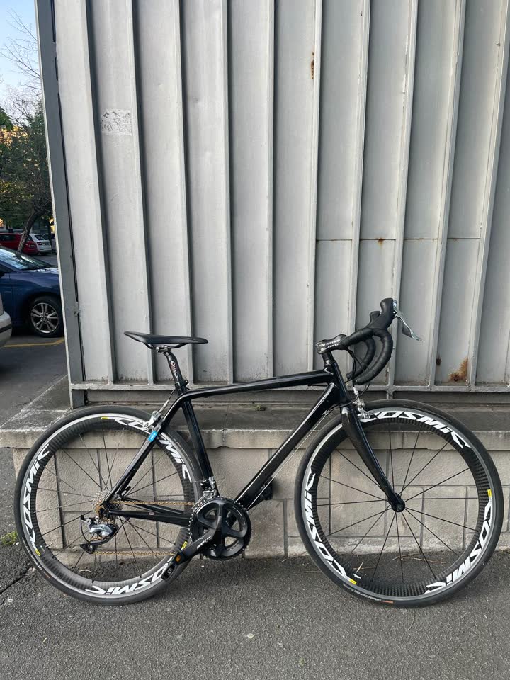 Prodajem drumski bicikl Fuji
