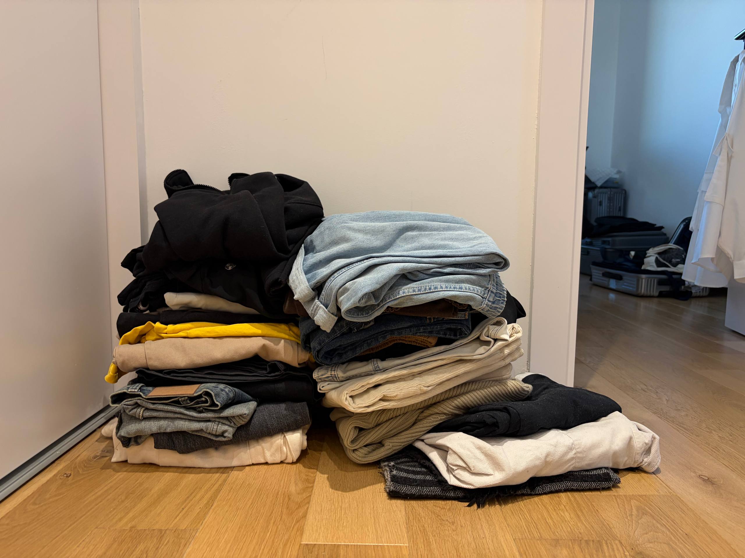 Prodajem paket muške odeće
