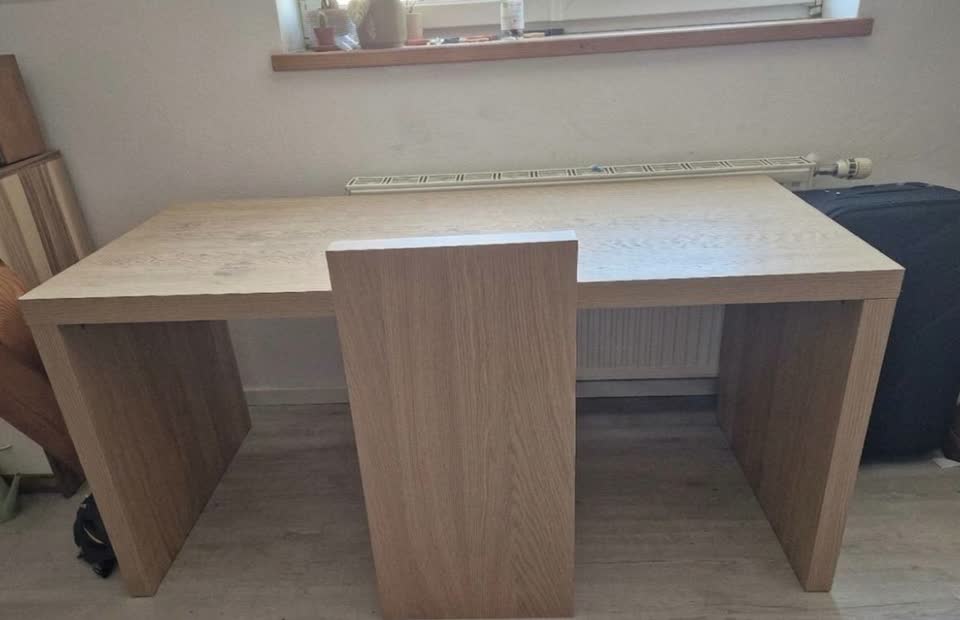 Продаю стол IKEA MALM