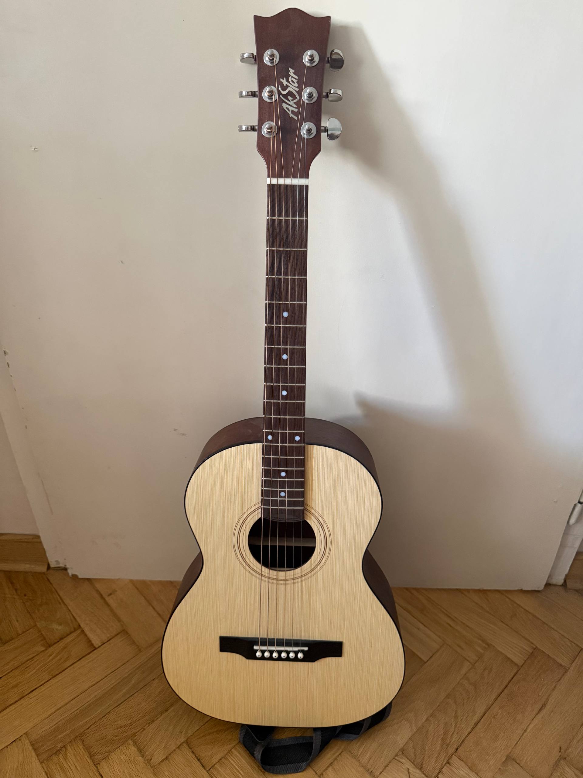 Продам гитару AkStar mini