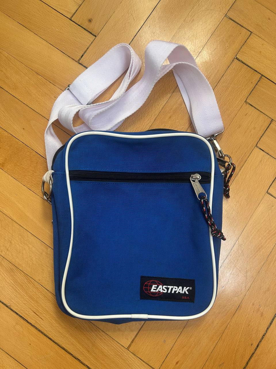 Сумка через плечо Eastpak