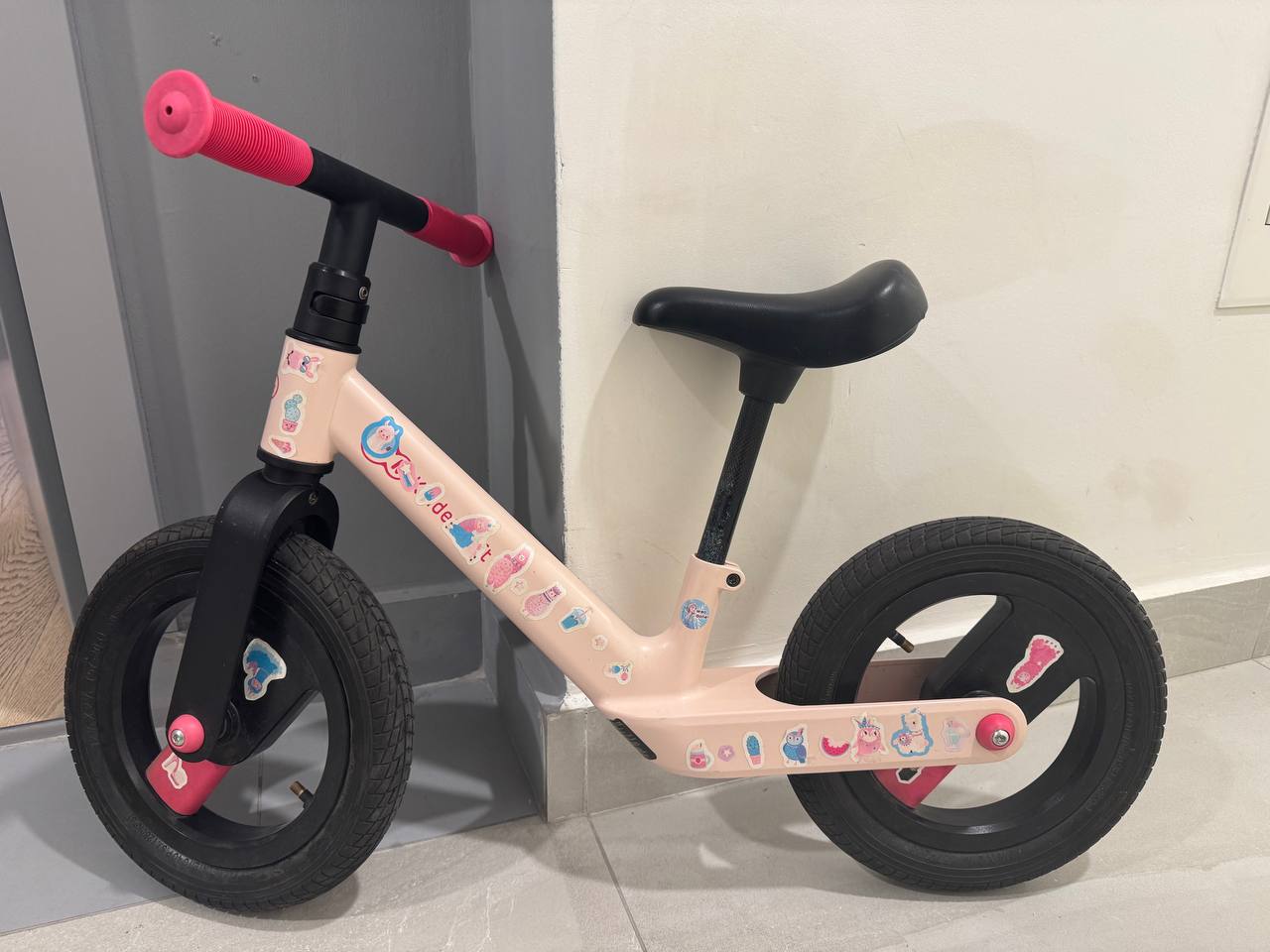 Беговел Kinderkraft розовый с тюнингом