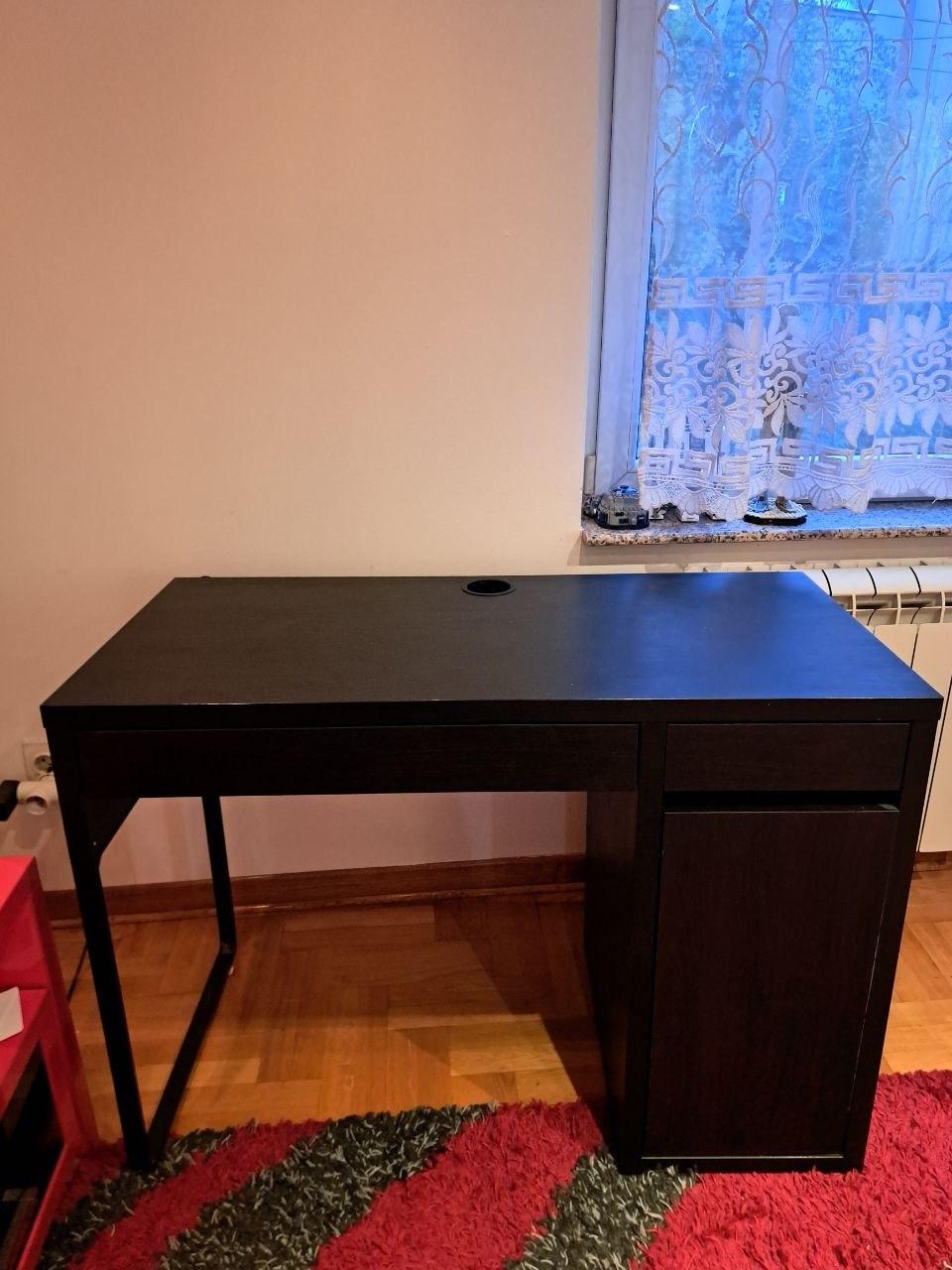 Prodajem radni sto IKEA MICKE