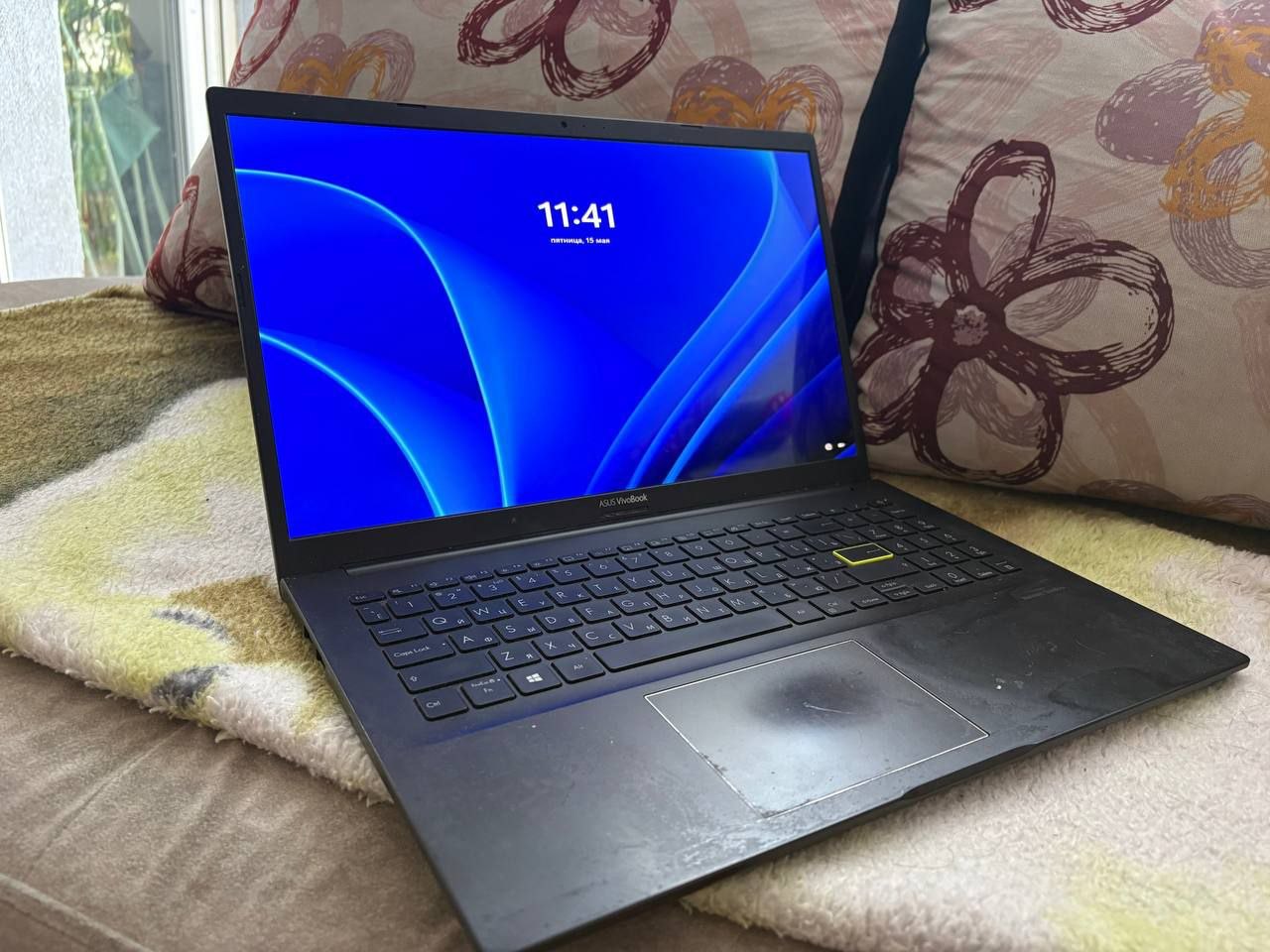 Продаю ноутбук AsusVivoBook и наушники Hyperx Cloud Alpha