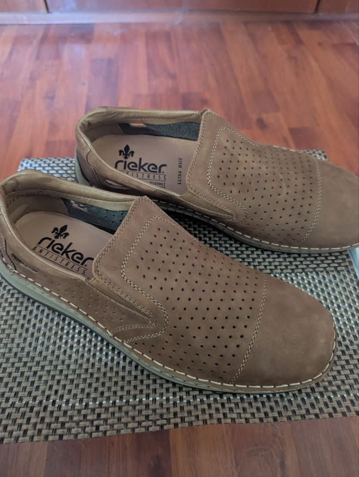 Продаю кожаные слипоны Rieker