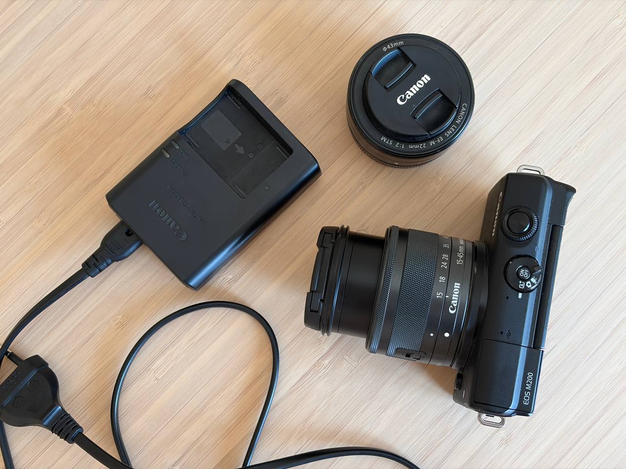 Canon EOS M200 kit 15-45