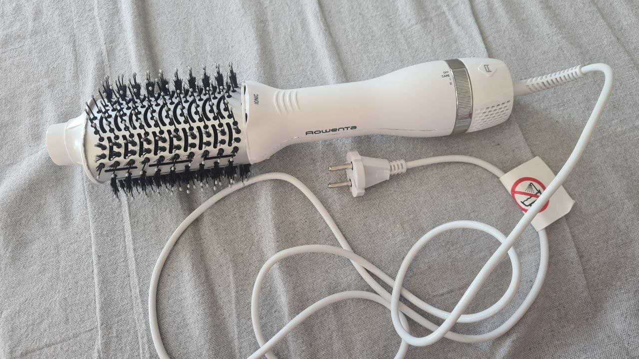 Poklanjam fen-četku Rowenta Volumaizer