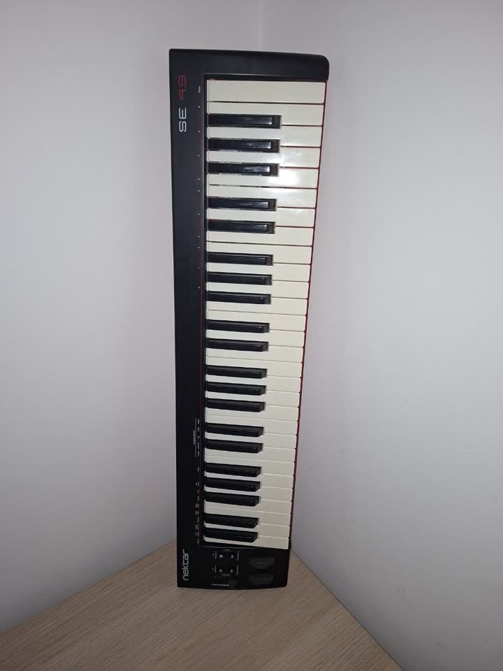 MIDI-клавиатура Nektar SE49