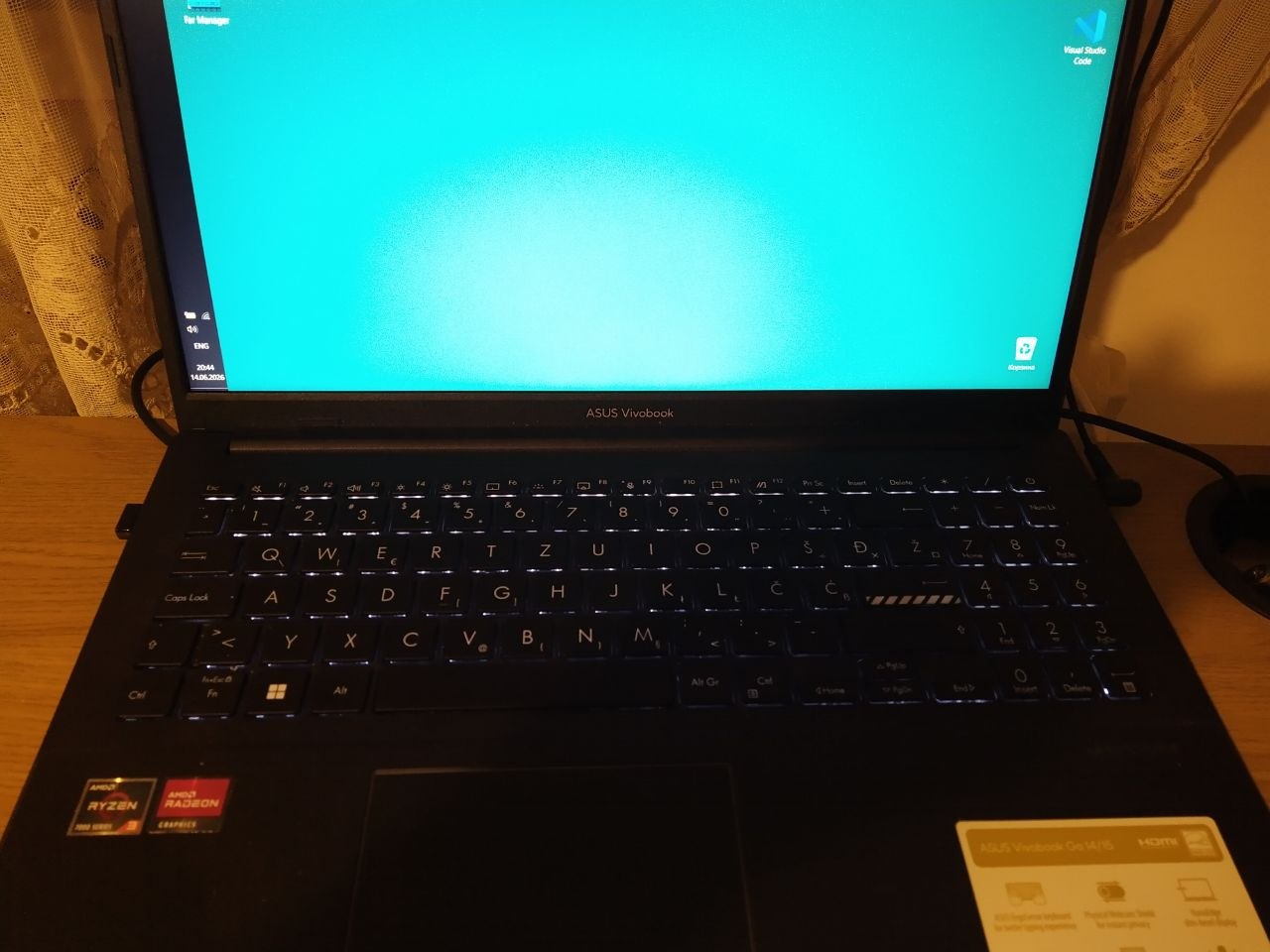 Продам ноутбук Asus Vivobook E1504FA