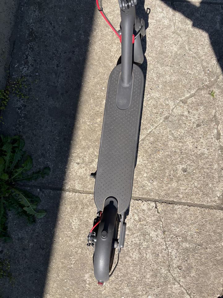 Prodajem trotinet xiaomi m365 pro