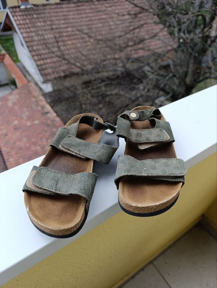 Сандали Leon и кроссовки Adidas бесплатно