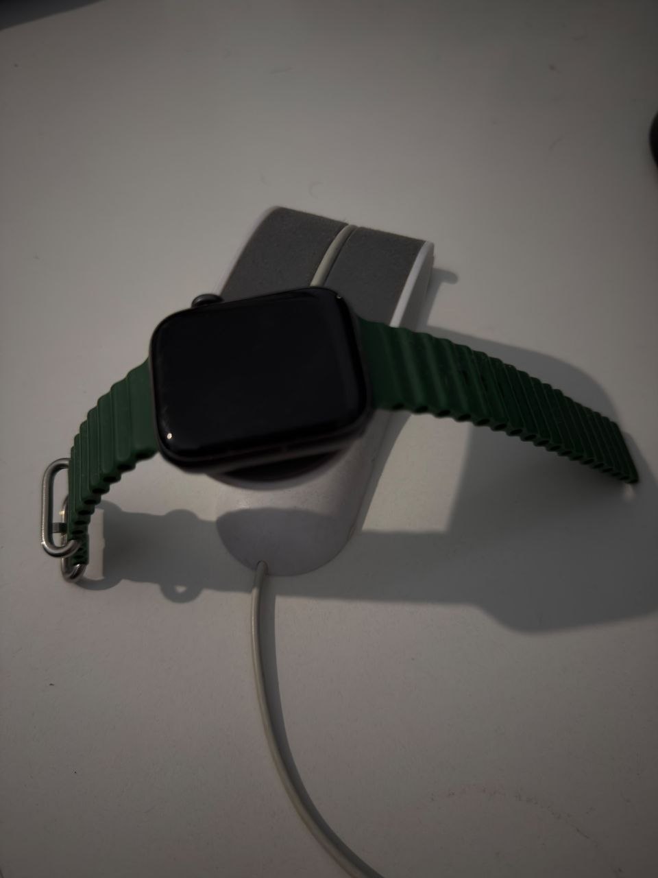Prodaje se Apple Watch Series 5, 44 mm