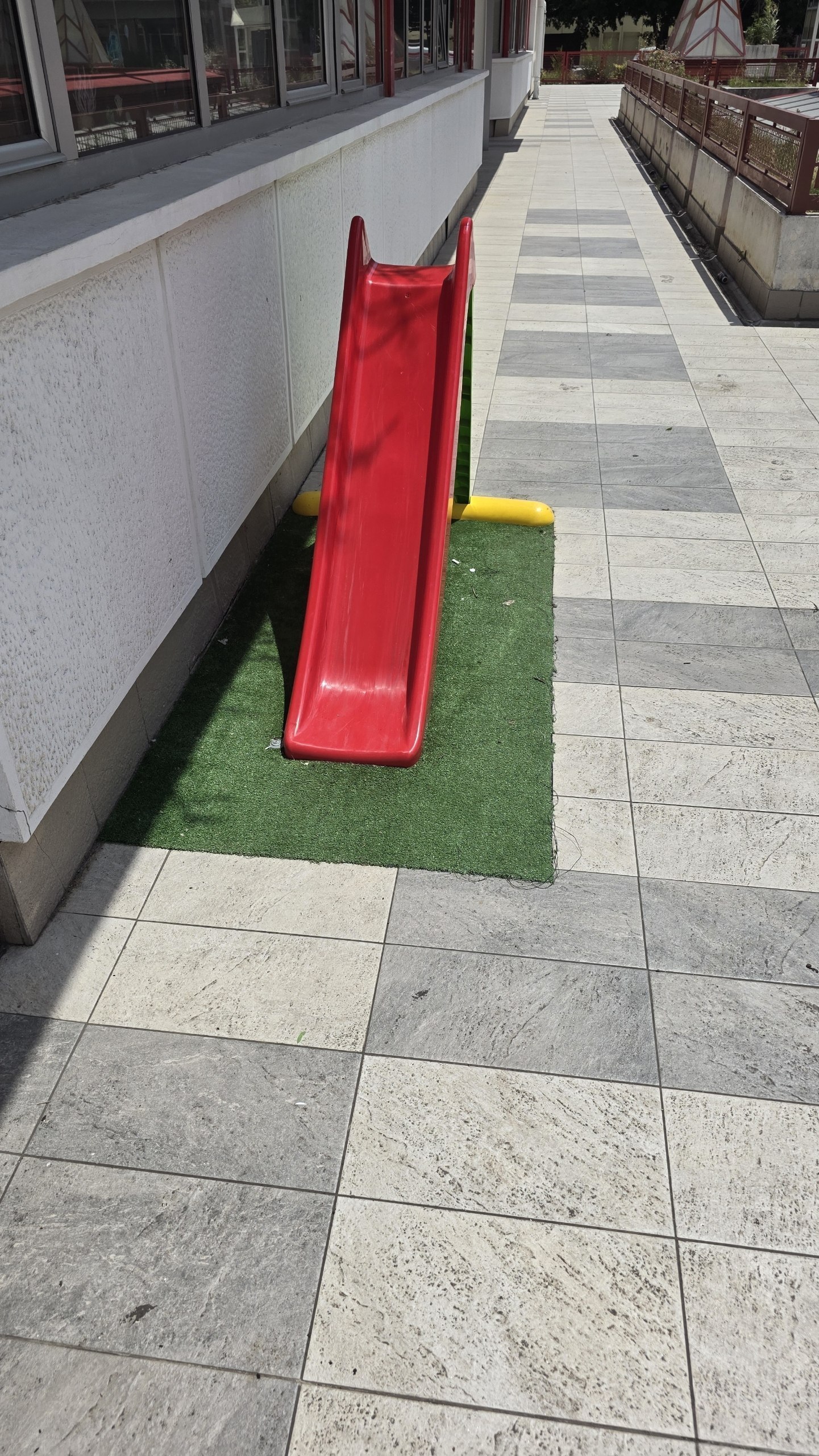 Dečiji tobogan za napolju