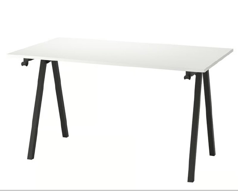 Prodajemo 2 radna stola iz Ikee. Bela sa crnim nogama. 140 x 80 cm (sa 2 kukice za torbe