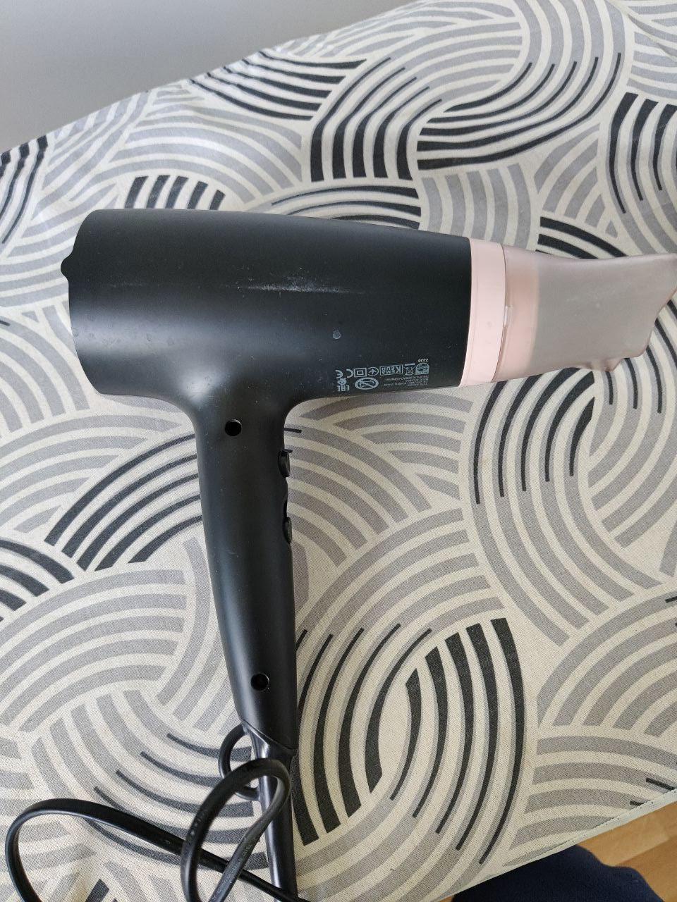 Prodajem fen PHILIPS BHD350/10