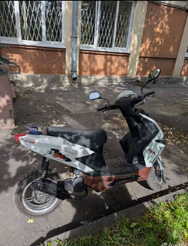 Скутер на ходу,максималка 130,цена 30 тысяч,ездил на дачу и на работу