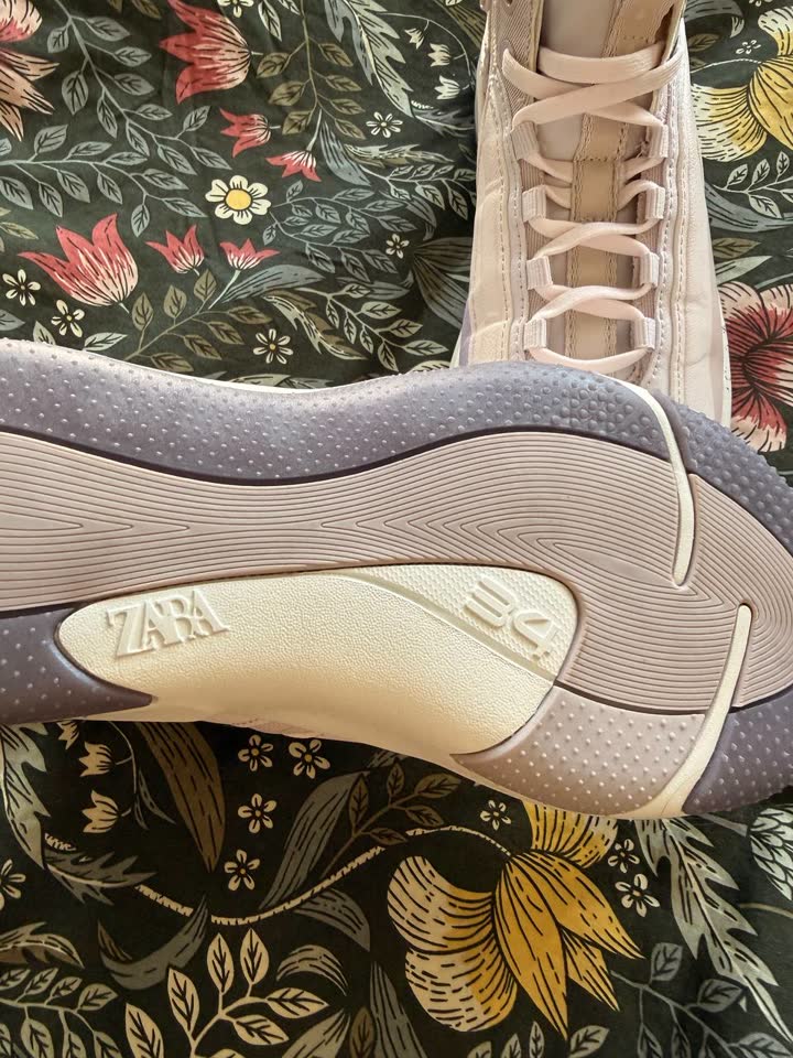 Новые Zara кроссовки высокие