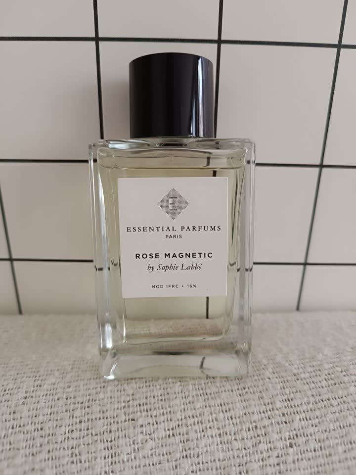 Essential parfums Rose magnetic