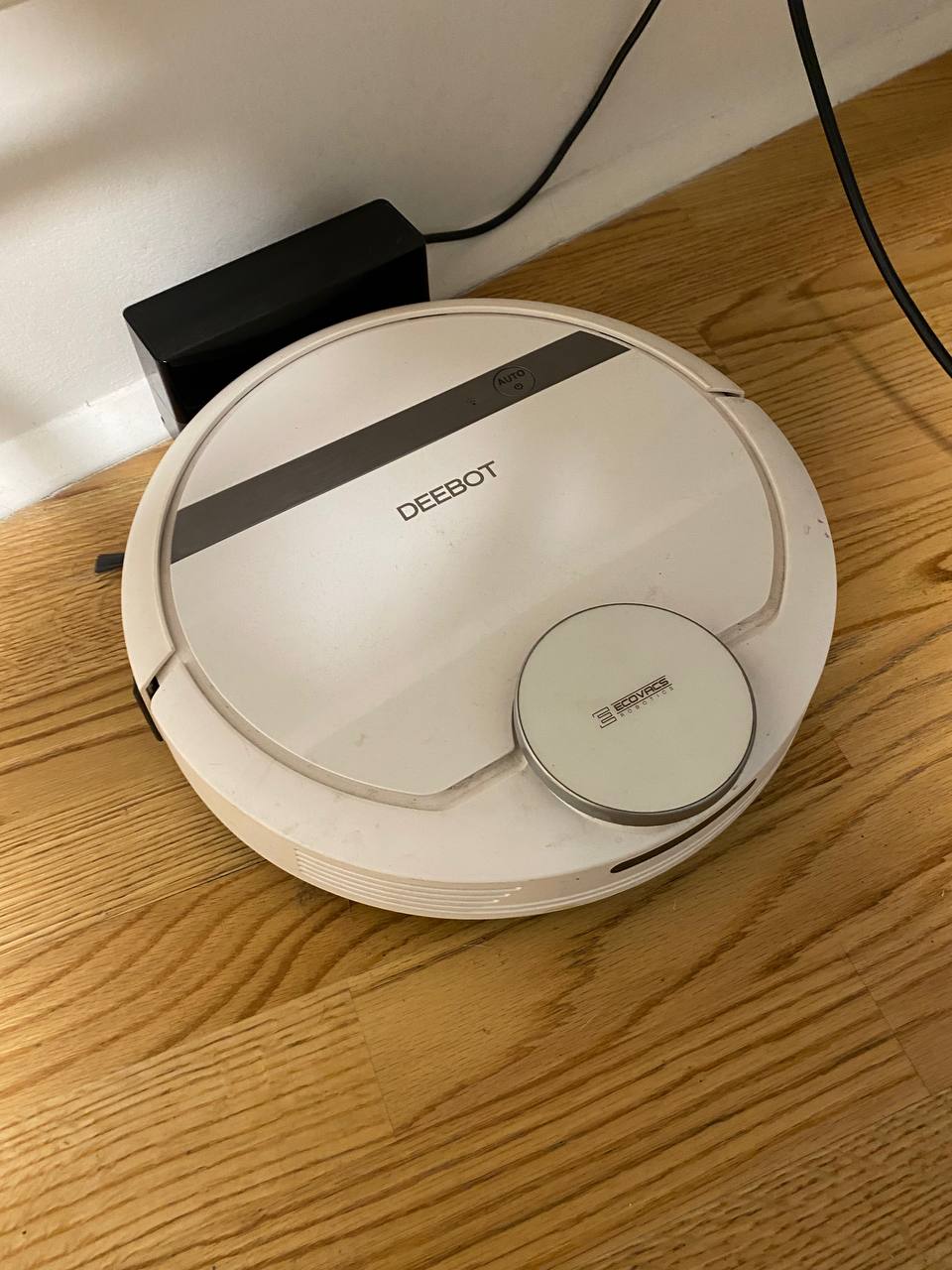 Продам робот пылесос с влажной уборкой ECOVACS Deebot DE55