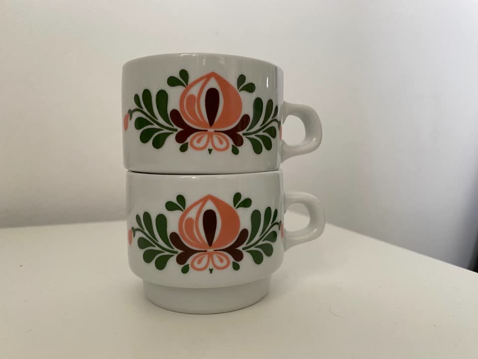 Vintidž kolekcija: mađarski porcelan, japanska keramika, kineski emajl