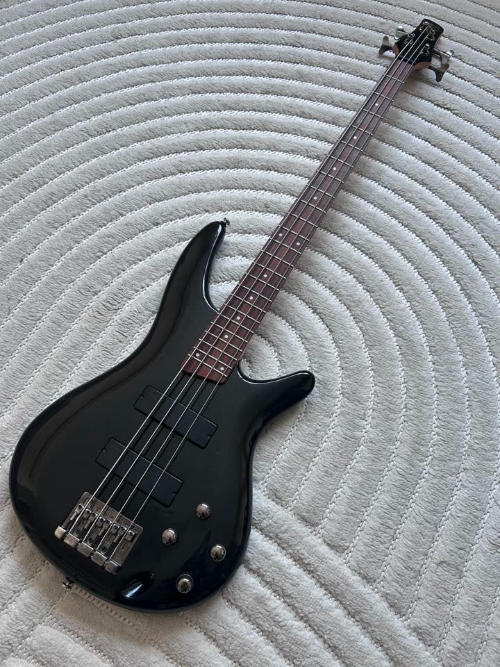 Ibanez SR300 бас гитара