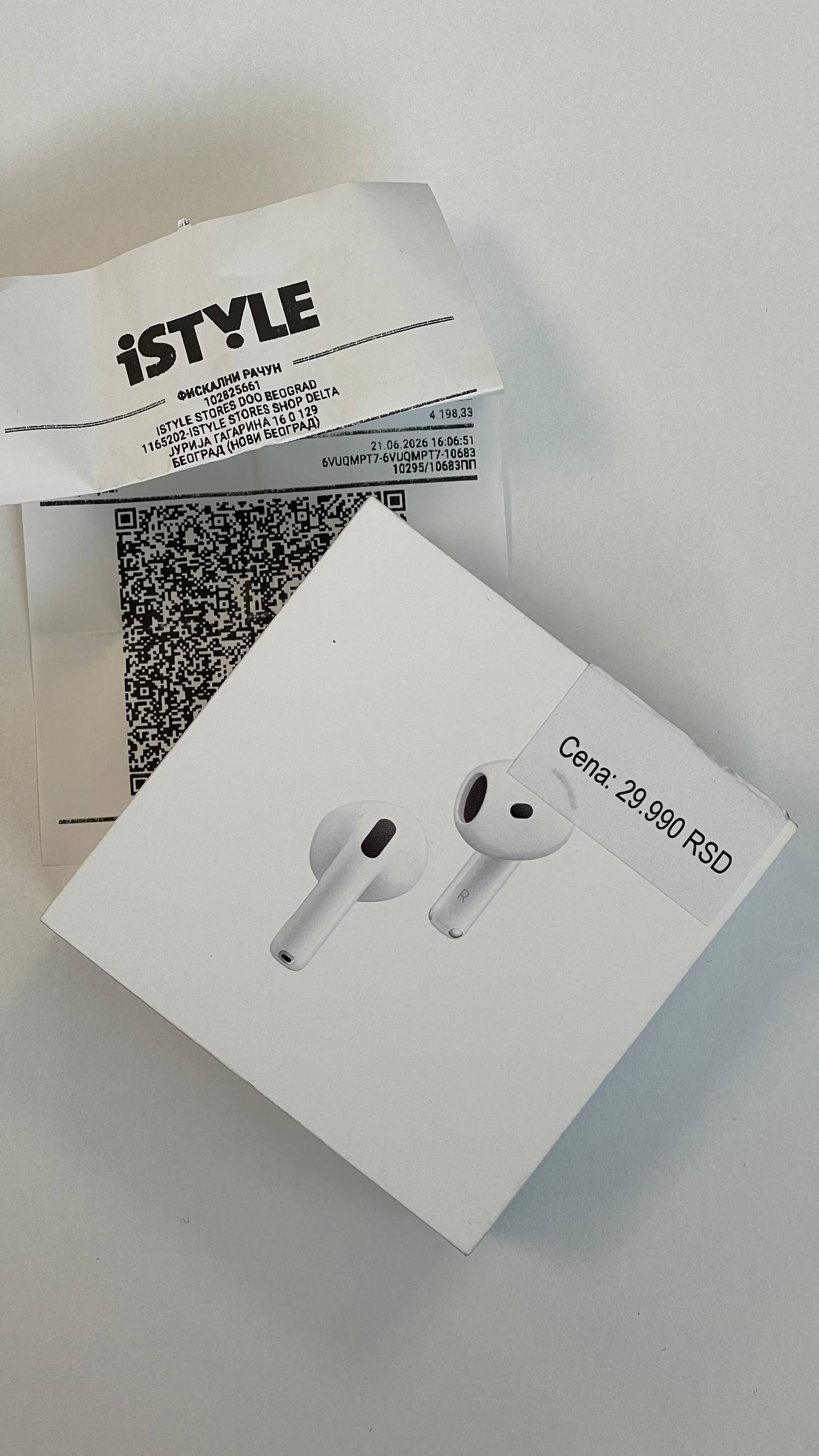 Продам новые наушники AirPods 4 ANC (с активным шумоподавлением).