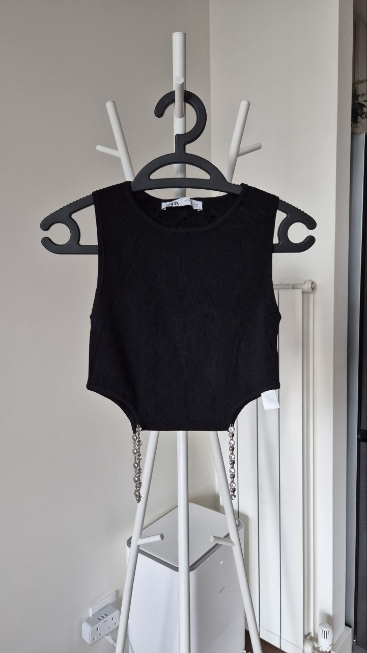Prodaja odeće: top Zara, sako Mollis, šorts Zara, bluza Love Republic