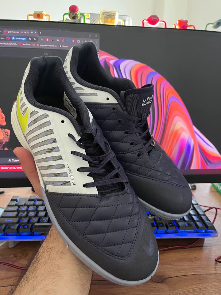 Продам профессиональные футзалки Nike Lunar Gato II