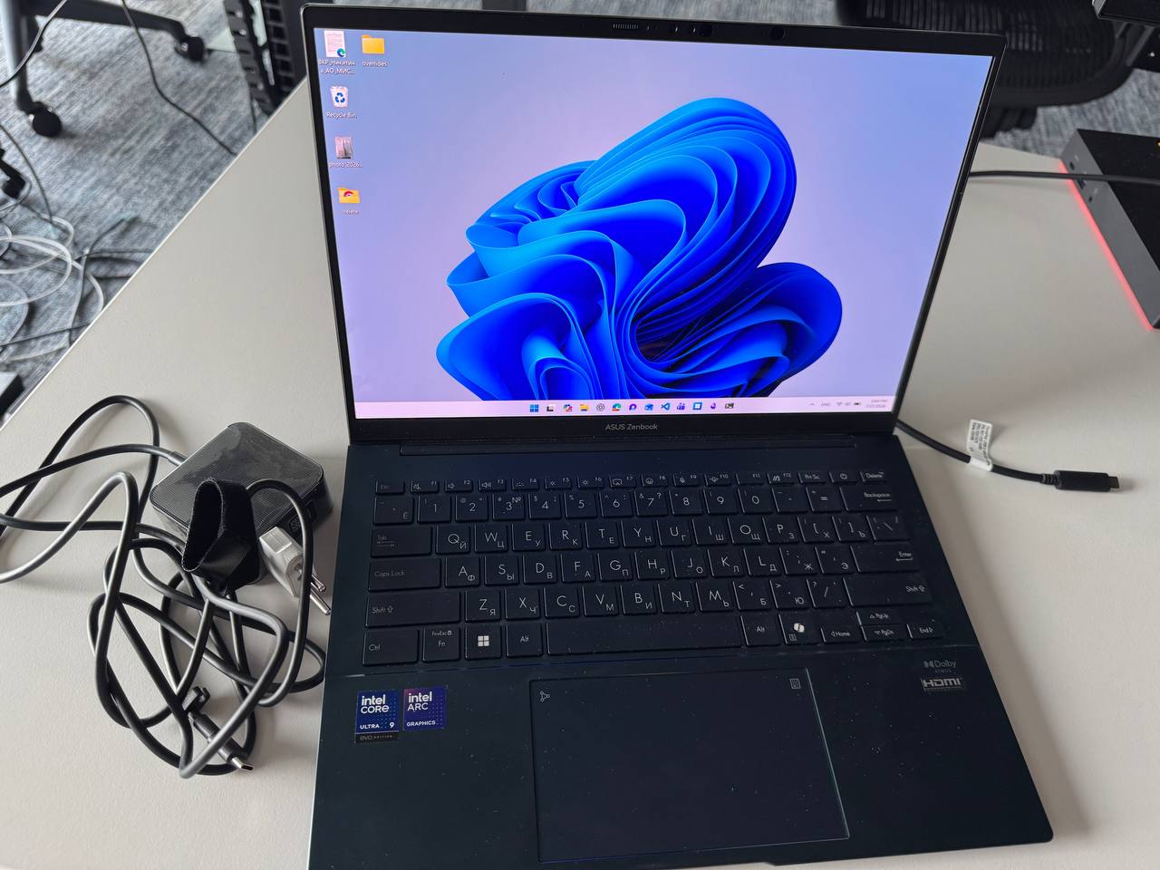 ASUS Zenbook 14 OLED (2025) – Core Ultra 9 / 32 GB / 1 TB SSD