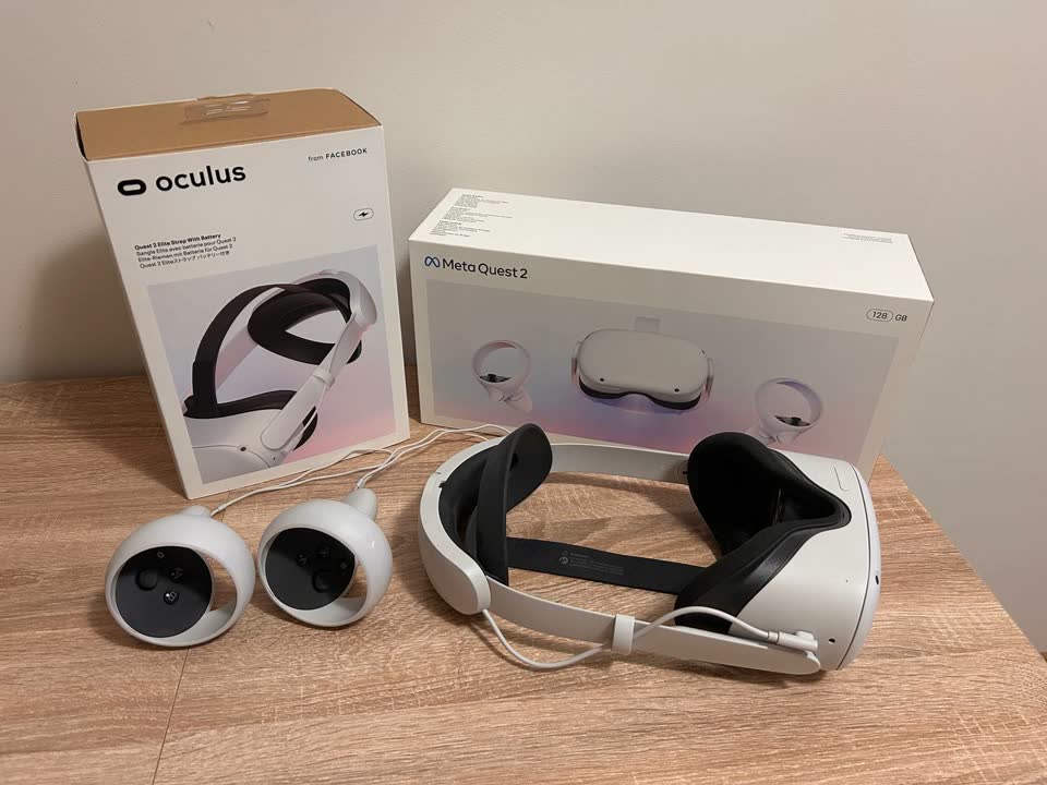 1. Oculus quest 2 шлем + доп батарея + удобный ремешок