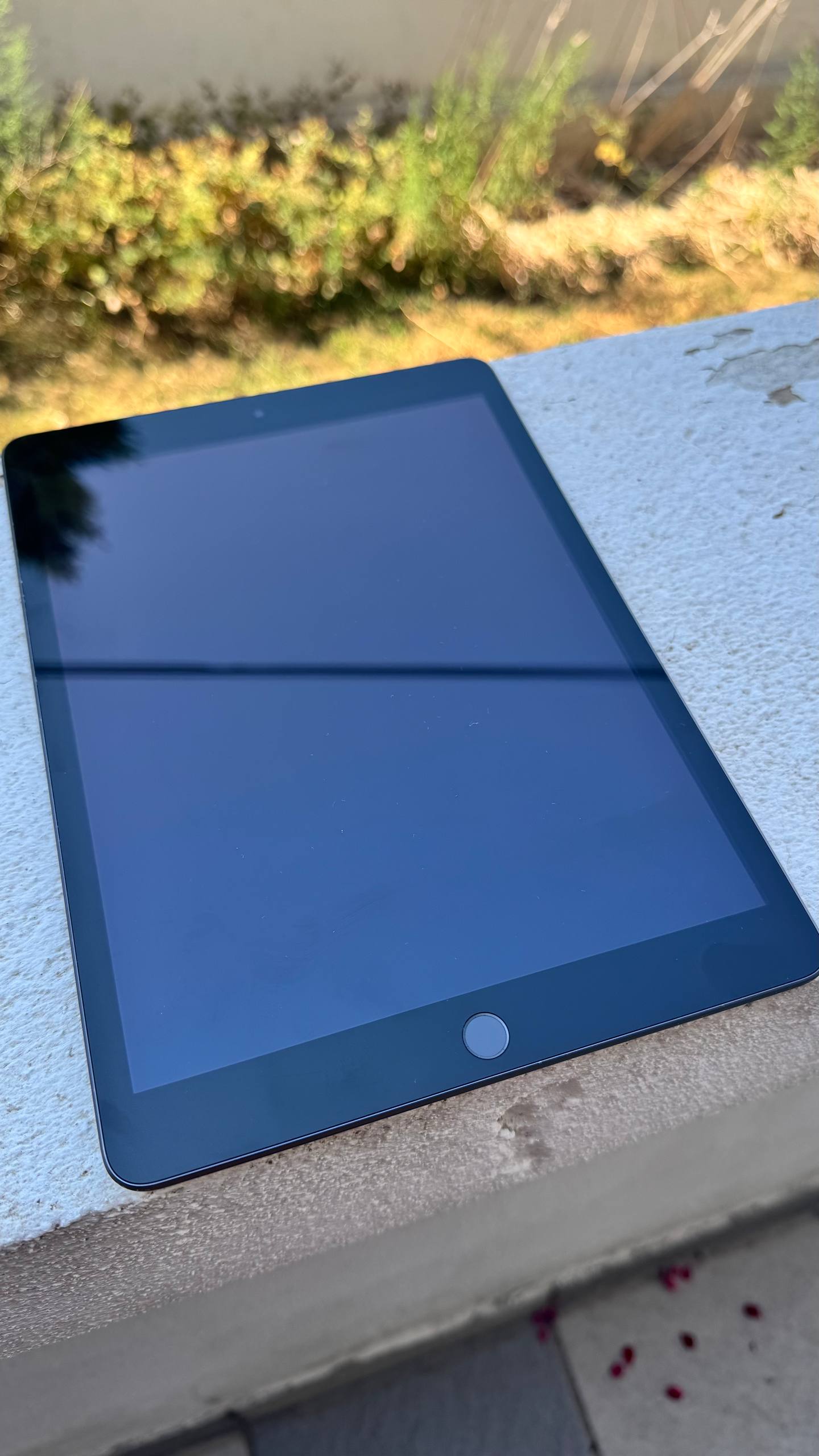 Prodajem iPad 9 gen 64 gb WiFi+LTE SPACE GRAY