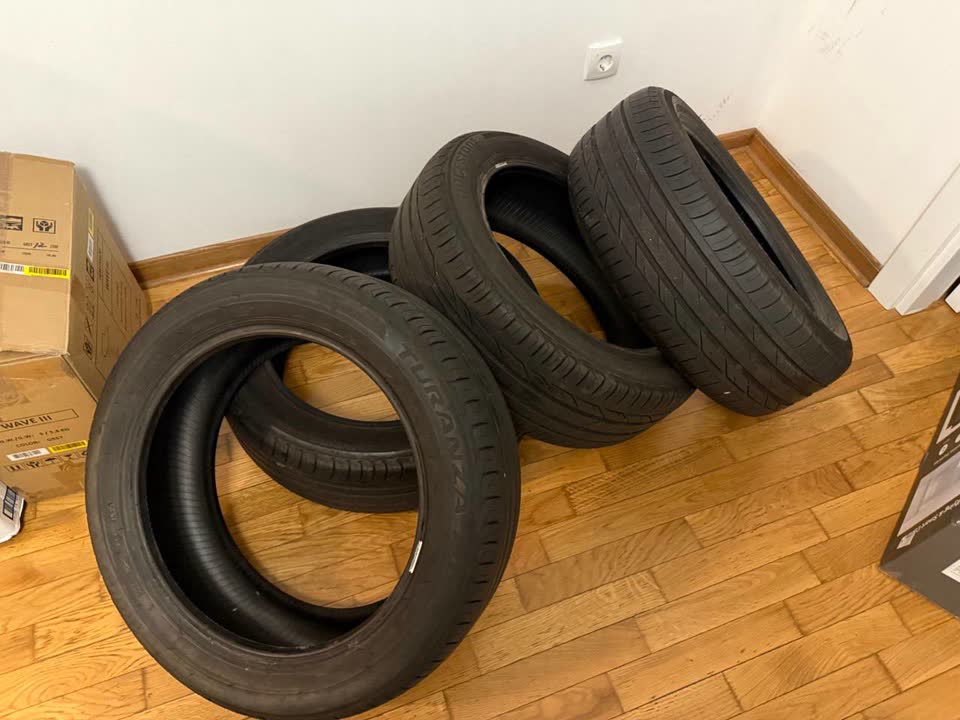 Продам летнюю резину Bridgestone Turanza T001
