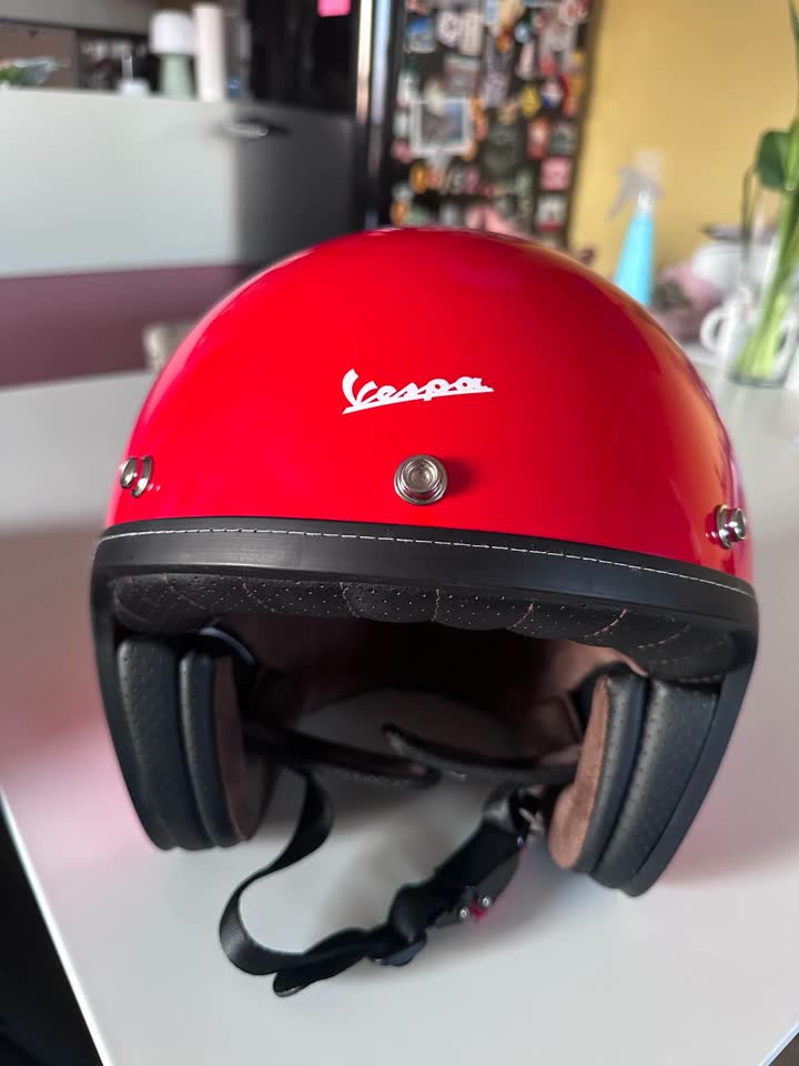 Шлем Vespa, надевался один раз, состояние как новое,размер М.