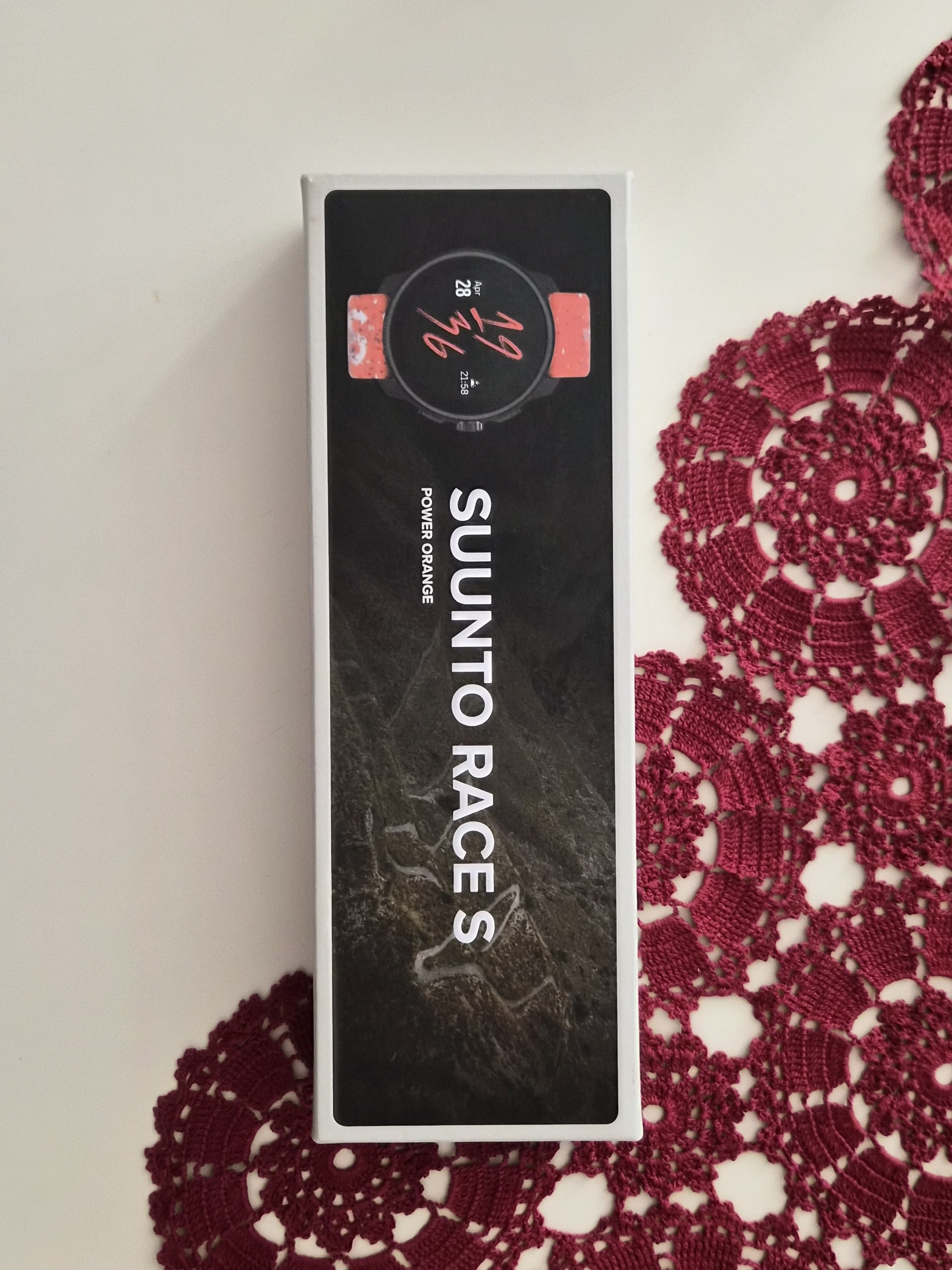 Продам новые часы Suunto Race S