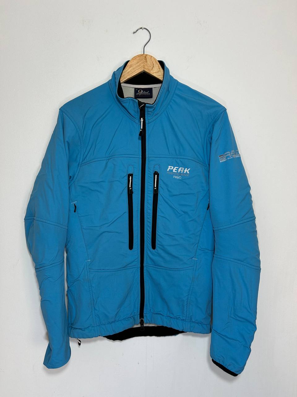 Куртка Peak Performance отличное состояние ,размер M 1400 динар