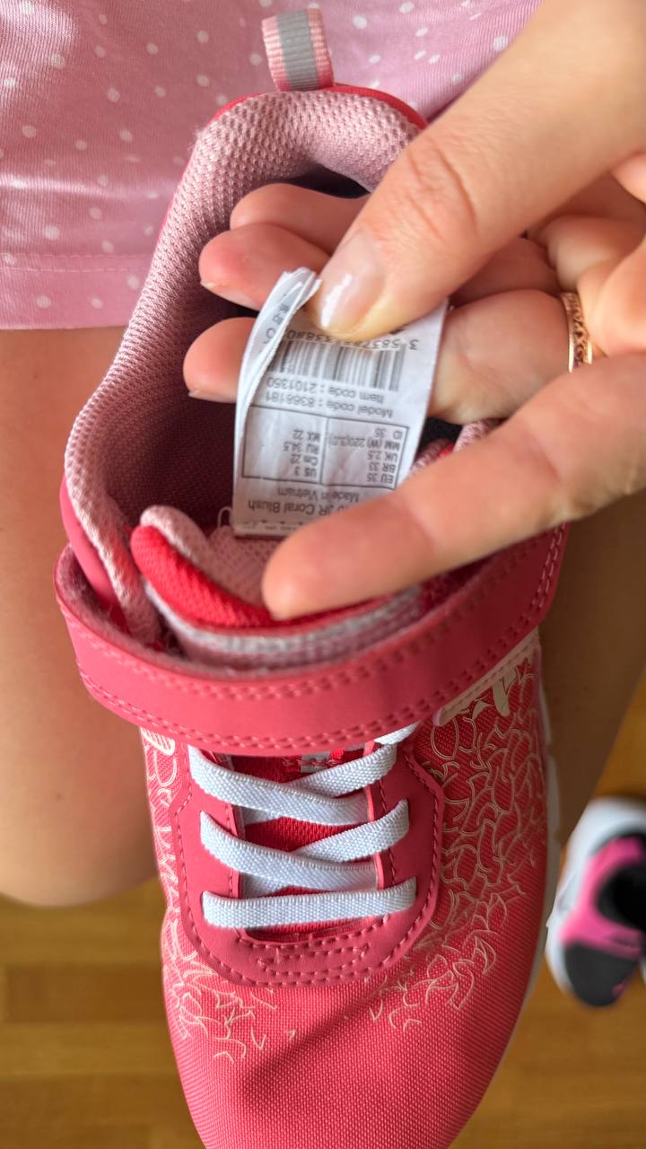 Prodaju se patike Nike i Decathlon