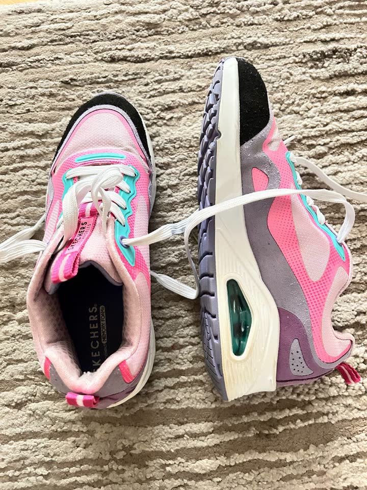 Продам кроссовки Skechers