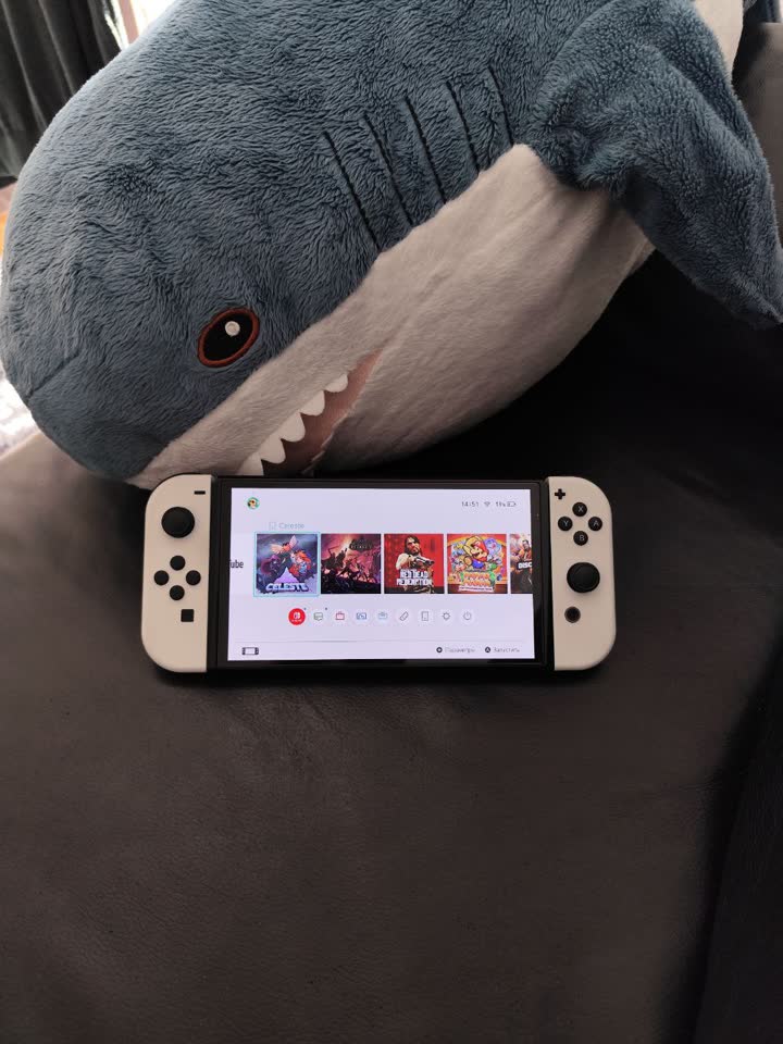 Prodajem konzolu Nintendo Switch Oled
