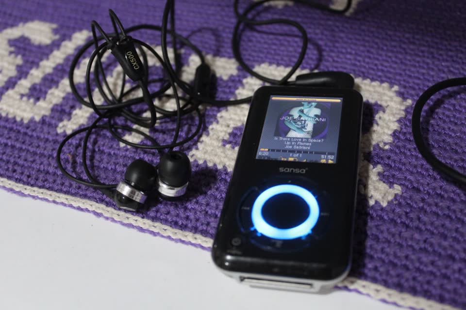 Продам mp3 плеер SanDisk Sansa E250 Rockboxed