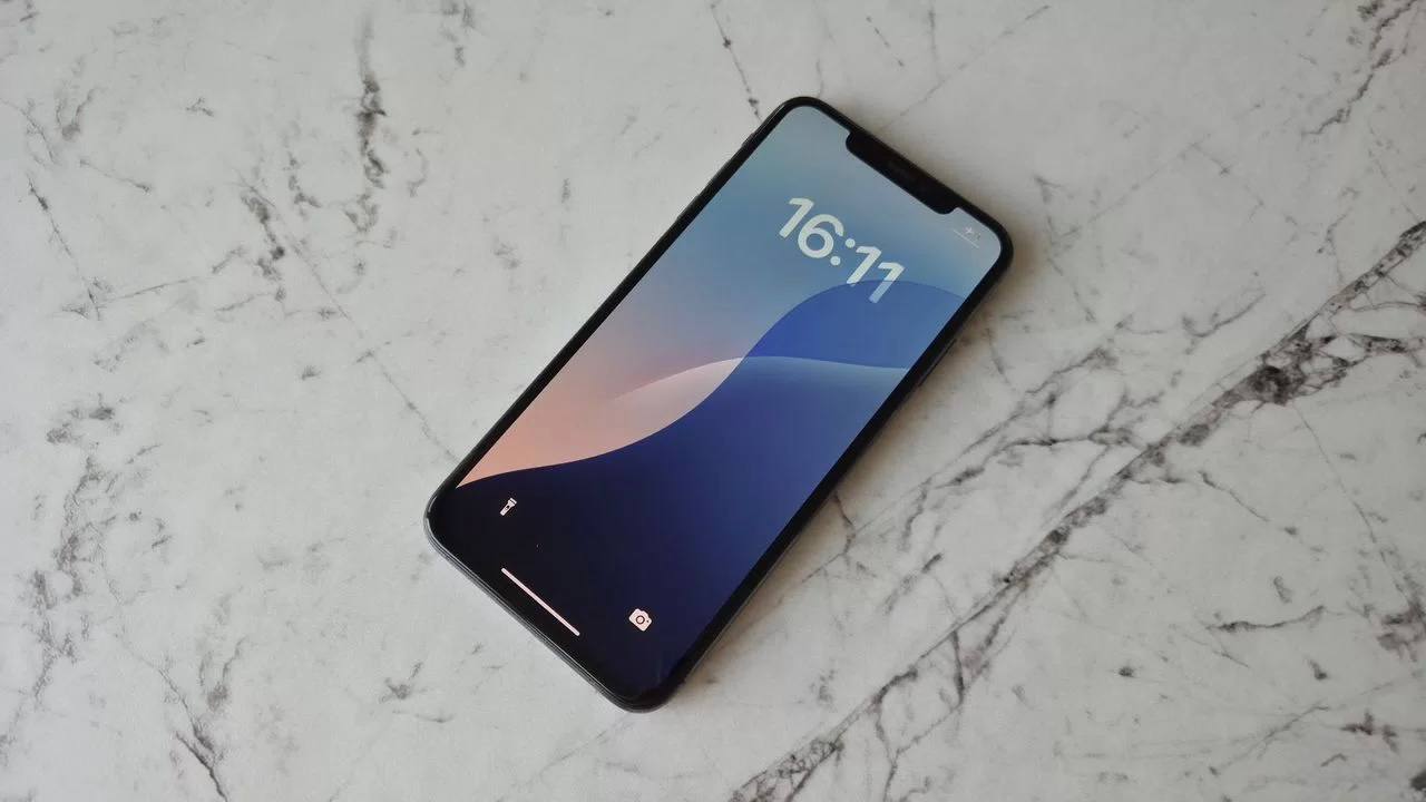 Prodajem iPhone XS Max Space Gray 64GB