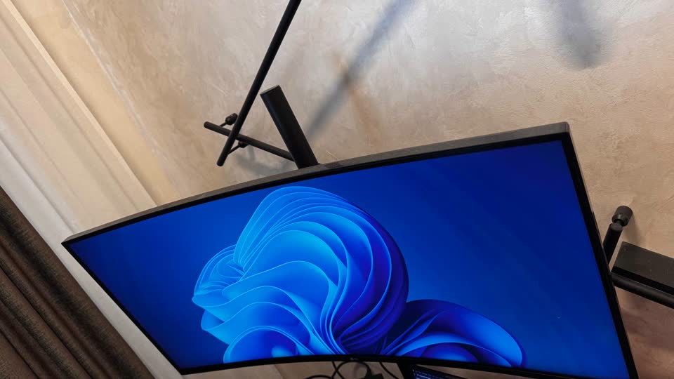 LG 34 širokoformatni monitor