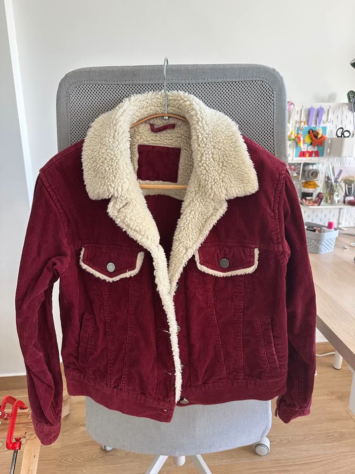 Вельветовая куртка ASOS и топ Zara Home