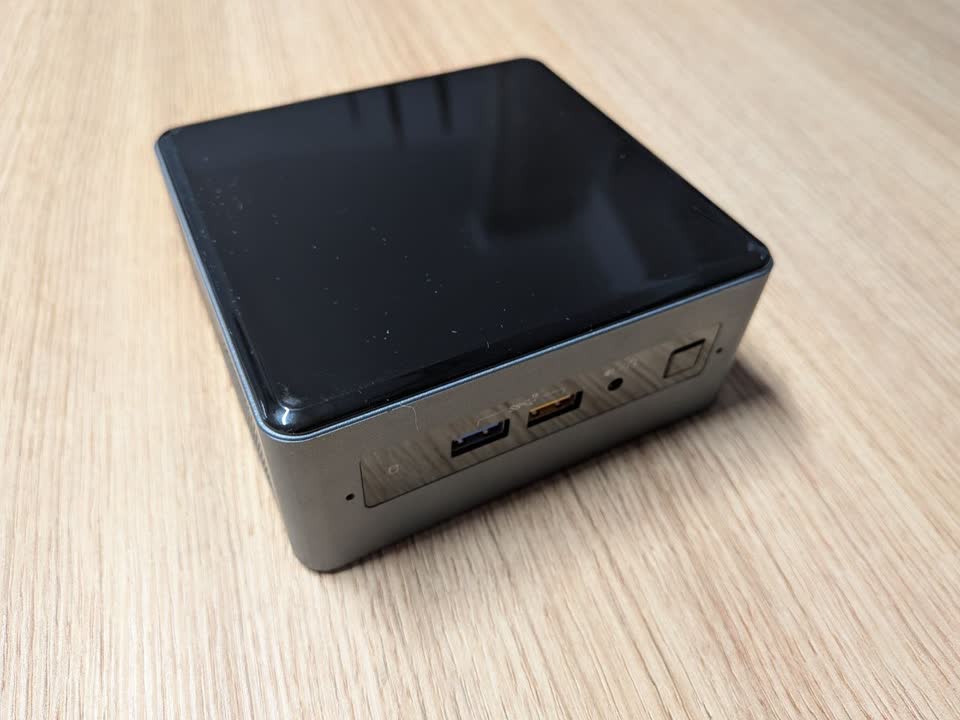 Продаю мини пк Intel NUC (NUC8i7BEH)