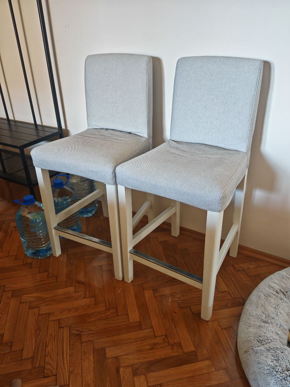 Dve IKEA polubarske stolice