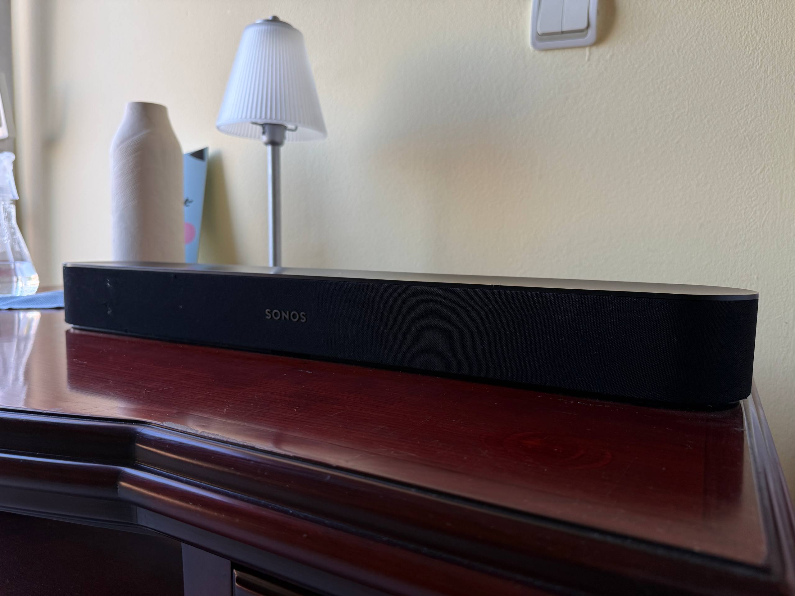1. Prodajem kompaktni premium soundbar Sonos Beam prve generacije