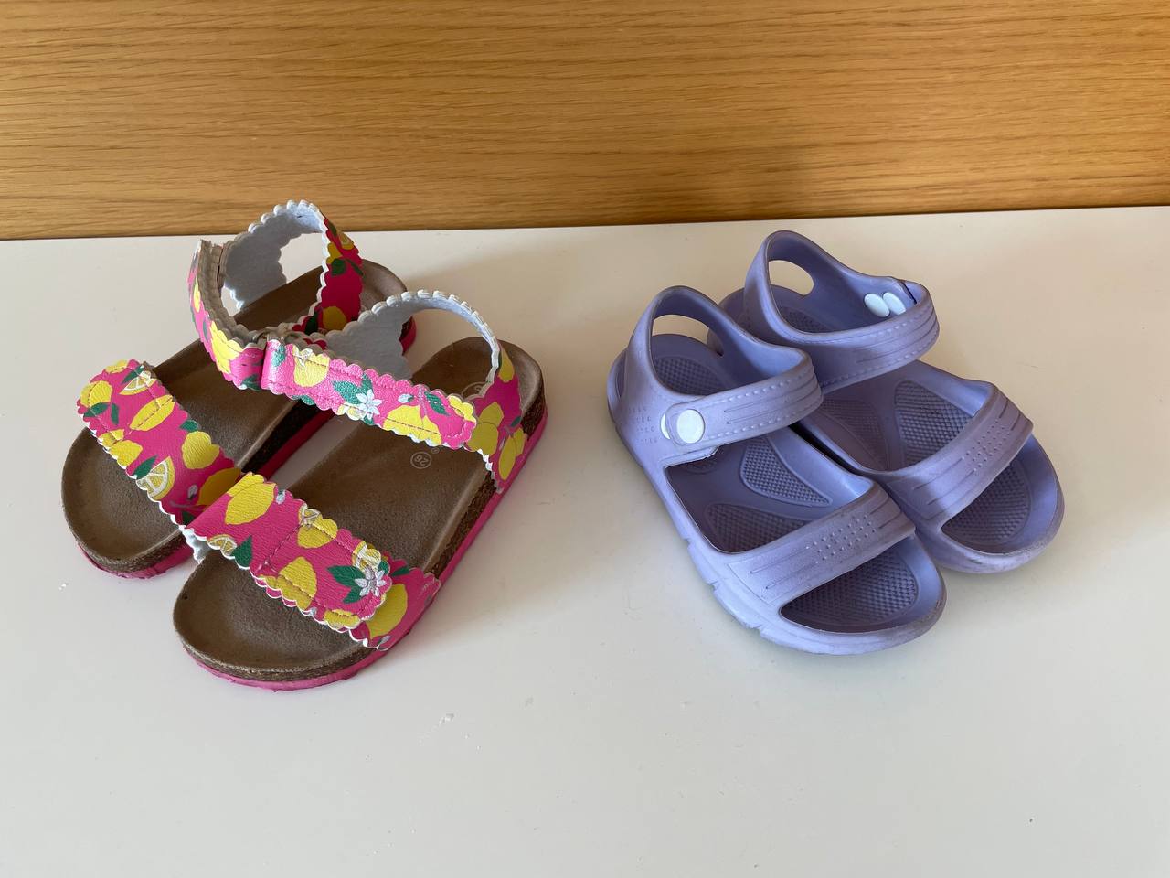 Sandale u stilu Birkenstocka i PVC sandale