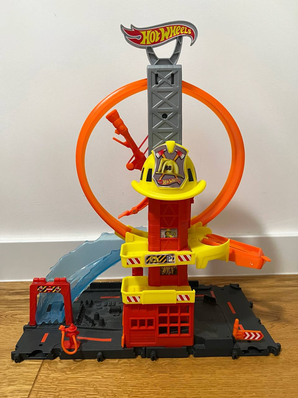 Vatrogasna stanica Hot Wheels sa petljom